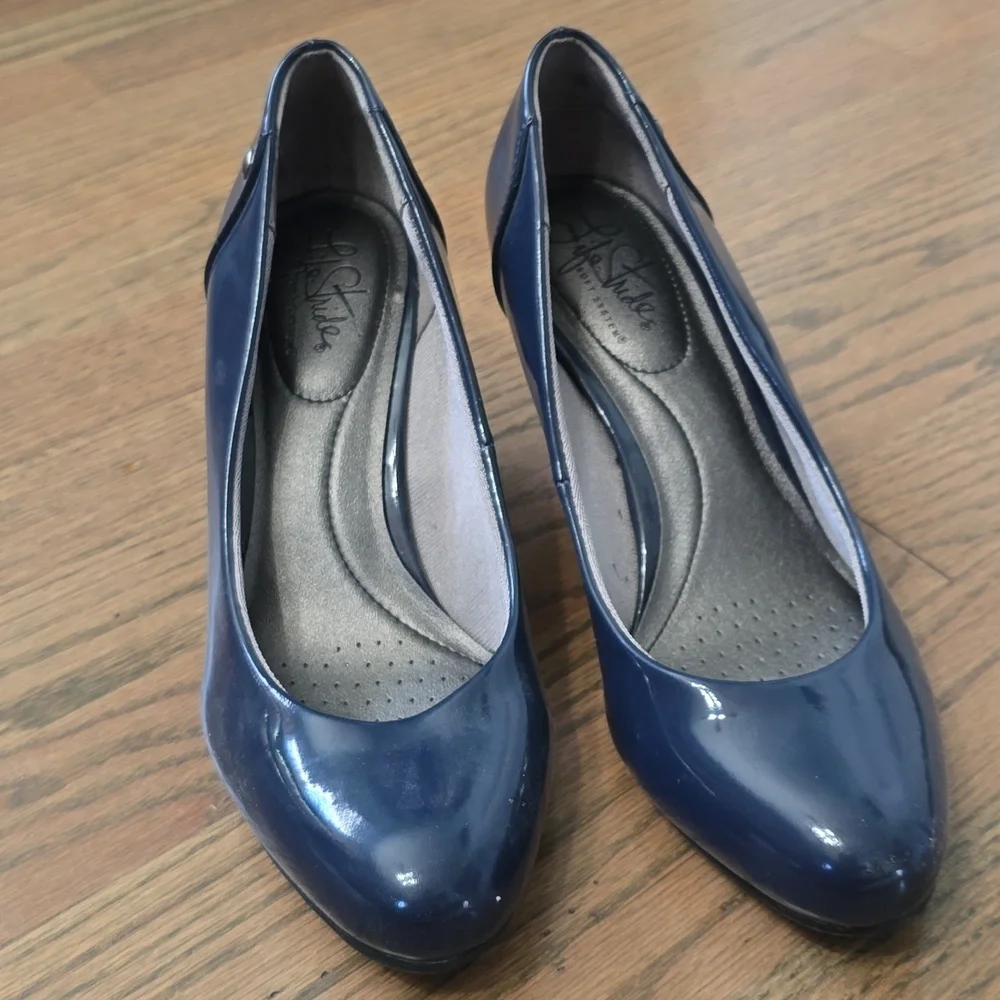 Life Stride Navy Patent Leather Heels - Picture 2 of 6